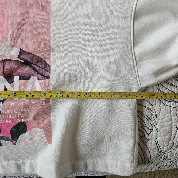 EUC Old Navy Selena Graphic Crop Sweatshirt Women Xsmall Oversized White - Picture 8 of 12